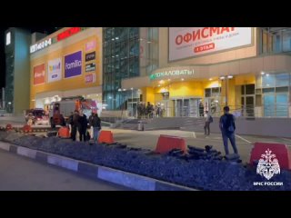 Воронеж: вчера вечером из-за замыкания проводки эвакуировали ТЦ “Максимир“. 📹