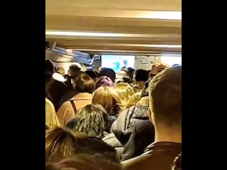 Настоящее столпотворение на станции метро “Девяткино“