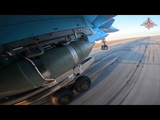 ️Bombarderos rusos Su-34 diezman posiciones enemigas con bombas planeadoras