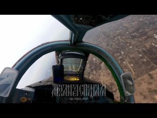 🇷🇺 Trabajo de combate de los pilotos del Su-25 de las Fuerzas Aeroespaciales Rusas desde la cabina