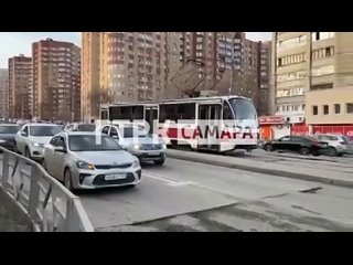 На Ново-Вокзальной застрял трамвай