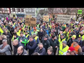 Bavarian farmers continue protests against federal govts agricultural policies