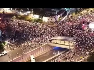 Кадри от хилядите израелци, участващи в демонстрациите в Тел Авив, за да поискат правителството да улесни сделката за размяна на