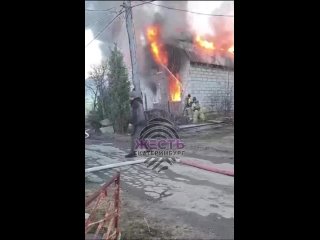 ❗️В Новоуральске при пожаре погиб 7-летний ребенок

Вчера вечером загорелся частный дом в коллективном саду «Восход-2», там жила