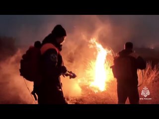 Хабаровским пожарным и спасателям удалось ликвидировать возгорание сухой растительности на острове Дачный