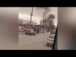 В Ярославле прямо посреди дороги загорелась иномарка: подробности происшествия