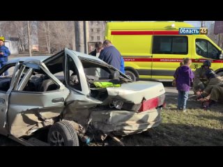 В Кургане Ладу отбросило на столб