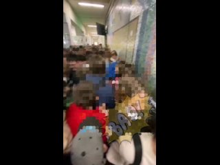 ‼️ Ремонт школы заставил проводить занятия в коридоре 

Ремонт в одном из корпусов школы № 1324 вынудил администрацию втрое увел