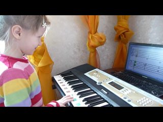 SOFT MOZART RECITAL May 2015  Маша, 6 лет, играет Горячие булочки.