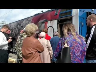 Уникальный передвижной музей «Поезд Победы» прибыл сегодня на железнодорожную станцию «Волжский». С интерактивной экспозицией, к