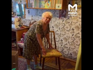 Бодрость духа, грацию и пластику продемонстрировала 92-летняя бабушка из Питера. Планкой “крокодил“ энергичная пенсионерка покор