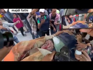 Última hora:   El periodista palestinos Sami Shehadeh acaba de ser trasladado de urgencia al hospital después de resultar herido