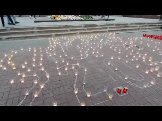 Курск скорбит. В общенациональный день траура десятки свечей зажглись в память о погибших в результате теракта, который произошё