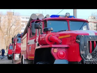 Огнеборцы МЧС России ликвидировали пожар на кровле 9-ти этажного дома