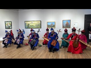 Детский фольклорный ансамбль «Баяр» погрузил гостей краевого художественного музея в невероятную атмосферу бурятского искусства