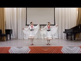 Рахимова Лера, Файзуллина Элина, народный танец дуэт 8-9 лет, Башкирский танец «Лебеди»