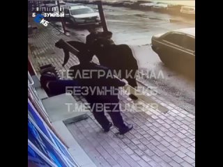 В Екатеринбурге толпа испинала мужчину