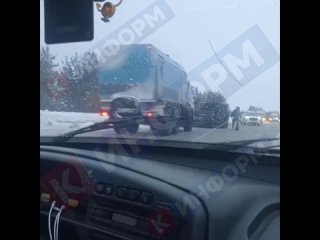 Под Федоровским опрокинулся автопоезд