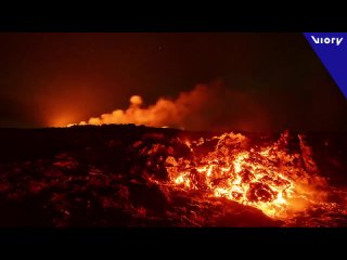 Северное сияние и извержение вулкана одновременно попали на видео в Исландии.