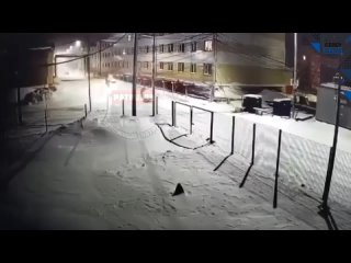 Гыда: столкновение снегохода с фонарным столбом
