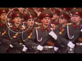 ❗️Новый главком ВСУ Александр Сырский принимал участие в параде на Красной Площади в 1986 году. Его заметили на видео, снятом во