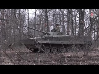 Экипажи БМП-3 громят противника на Купянском направлении