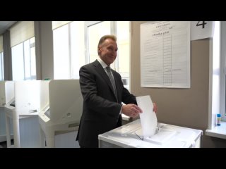 Игорь Шувалов проголосовал на выборах Президента РФ