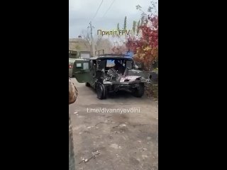 Le Humvee aprs la visite inopine du drone FPV