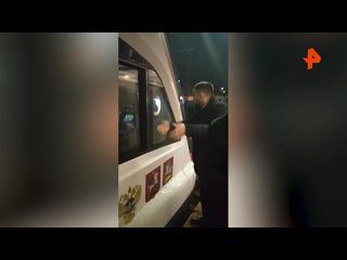 Затруднительное положение: мужчина застрял между поездом и перроном в Москве
