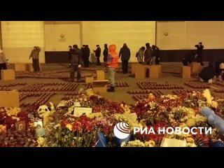 ️ Candles began to be removed from the spontaneous memorial near Crocus