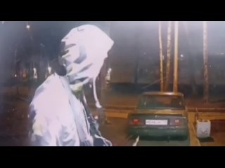 В Петербурге наркоманы выдернули дверь машиной