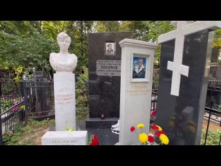 Установили памятник на могиле фигуриста Александра Горшкова _ могила Анатолия Тарасова _