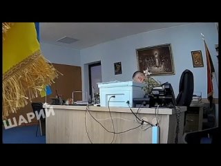 Антиукраинский антиукраинец Шарий, преследуемый за антиукраинскую деятельность, обнародовал якобы видео с якобы начальником, кот