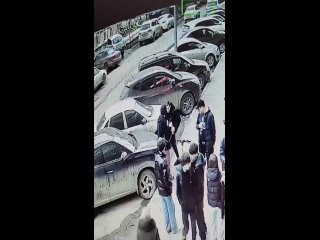 Юноша залез на капот чужой машины ради видео для соцсетей: в полиции объяснили, почему он не заключен под стражу