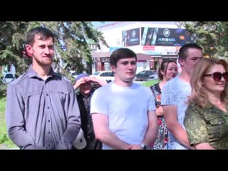 В Баксане прошел традиционный для города день призывника. Молодых людей, которые вот-вот отправятся в войска, напутствовали стар