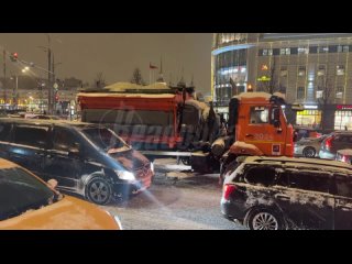 Мы не поедем и не помчимся  Москва вновь оказалась зажата в тисках девятибалльных пробок