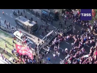 Trois personnes ont été interpellées lors d’une manifestation à Buenos-Aires, capitale de l’Argentine. Ses participants proteste