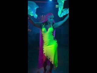 Видео от Светодиодные крылья и костюмы от DanceLed