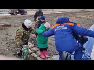 ‍Спасатели МЧС России работают в подтопленных районах Алтайского края
