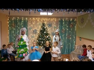 Песня “Lets decorate the Christmas Tree“ -  - “Новогодний калейдоскоп“.