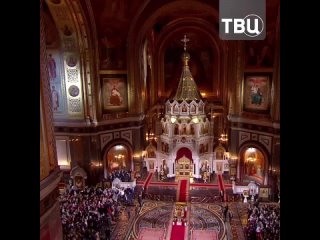 В храме Христа Спасителя в Москве началось ночное пасхальное богослужениеСлужбу проводит Патриарх Московский и всея Руси Кирил