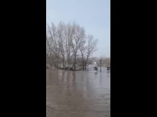 А это Орск: здесь уровень реки Урал в Орске упал на 29 см и составил 899 см, вода ушла еще из 136 жилых домов, сообщил мэр город