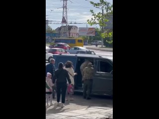 ❗️Представители ТЦК с интересными шевронами пытались похитить мужчину в Одессе, — сообщают очевидцы в сети.