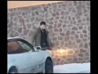 В Петропавловске-Камчатском бородач по неизвестной причине размахивал перед лицом девушки пистолетом