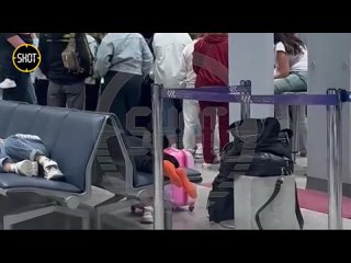 Российские туристы застряли в аэропорту Хургады из-за поломки бортового компьютера самолёта. Рейс переносили несколько раз: люди