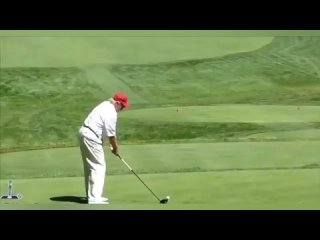 Трамп играет в гольф с Байденом