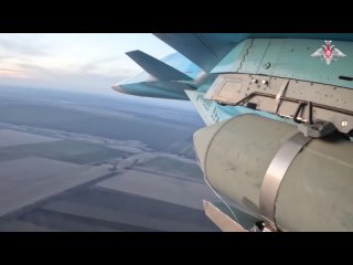 Экипажи истребителей-бомбардировщиков Су-34 уничтожили командный пункт и живую силу противника на Южно-Донецком направлении