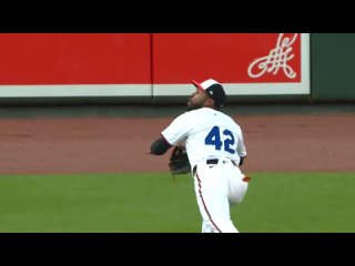 Cedric Mullins goes FLYING to make an INSANE catch