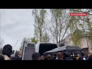 Як-130 пролетел во время церемонии прощания с Героем России, летчиком Анатолием Квочуром