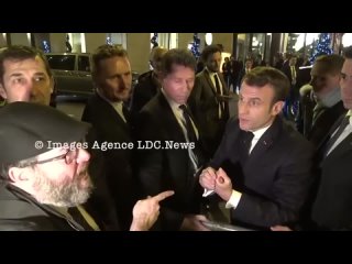 Lo Nicolian invective Emmanuel Macron devant lHtel du Collectionneur